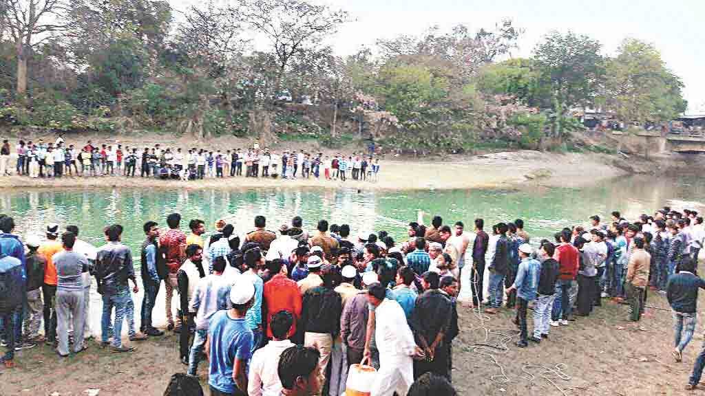 selfie with death, merger in canal