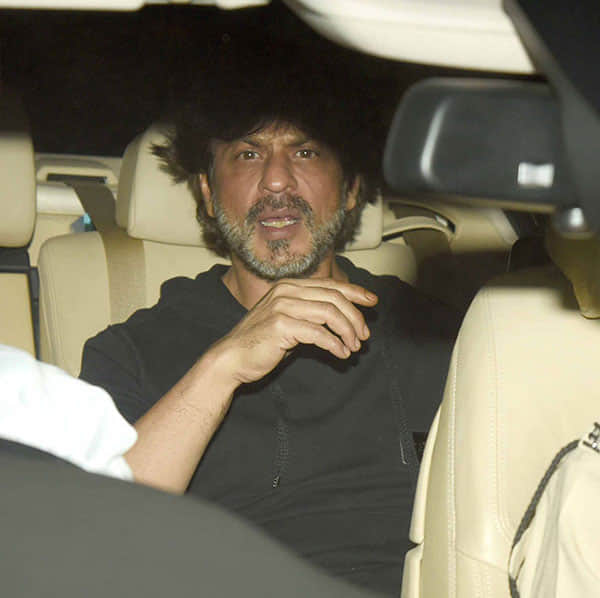 Photographer injured with Shah Rukh's car, gave first aid treatment to him, salman should learn