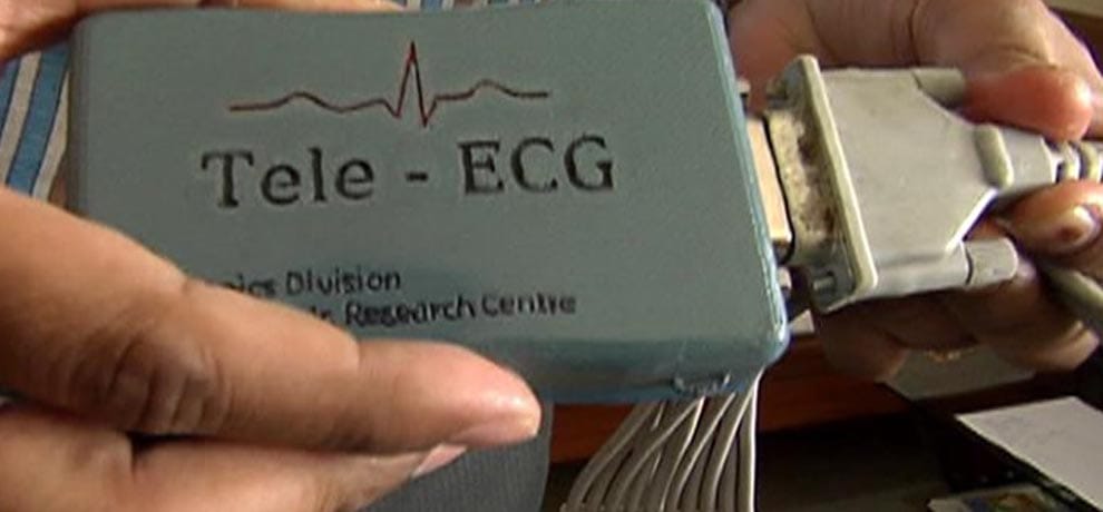 indian scientist makes credit-card sized ECG machine which coast only four thousand