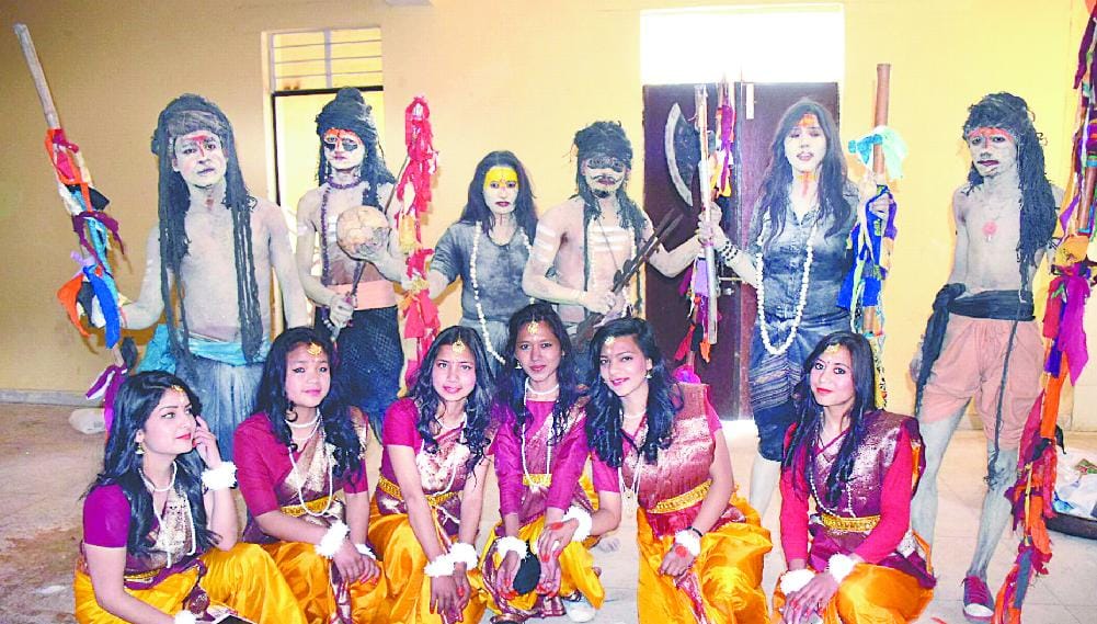 Science faculty appeals to people by introducing drab dance