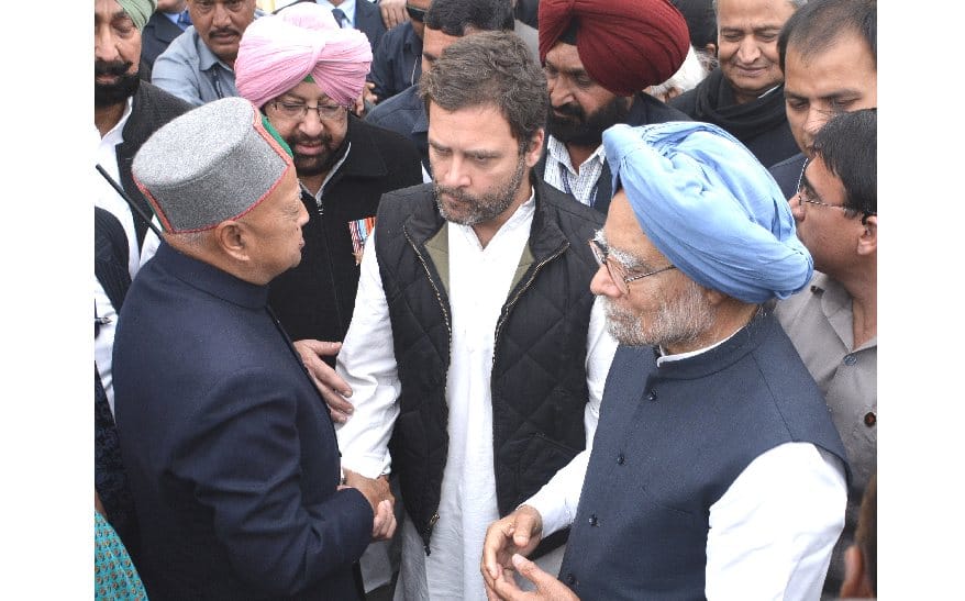 Virbhadra Singh Meets Rahul Gandhi at Amrinder Singh Oath Ceremony.