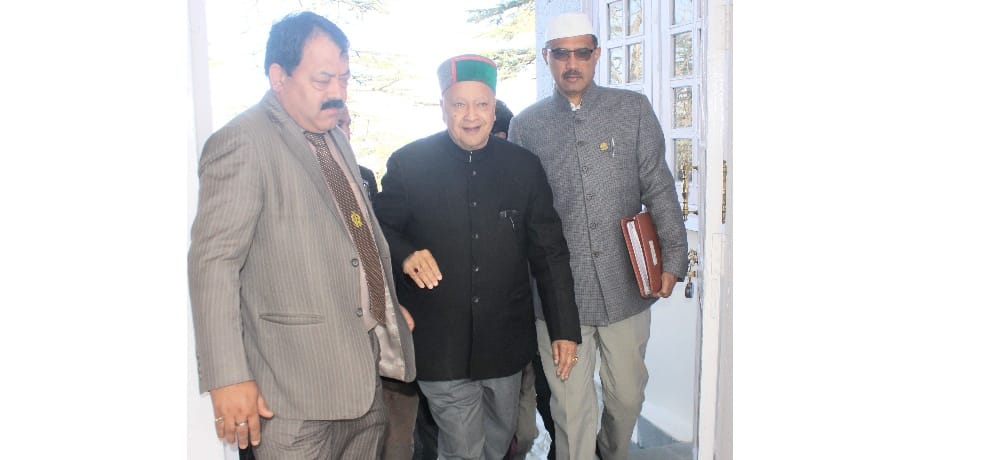 CM Virbhadra Singh Listen 100 Years Old Man Problem at Craignano shimla.