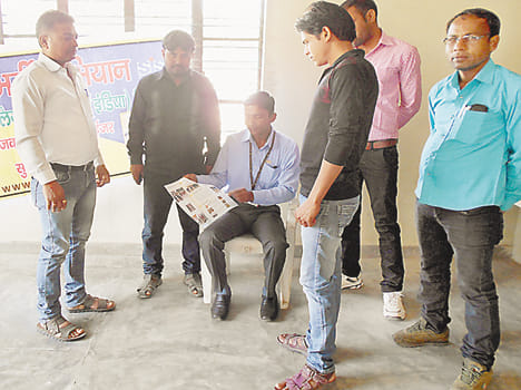 Selection of eight unemployed on the first day of the employment fair