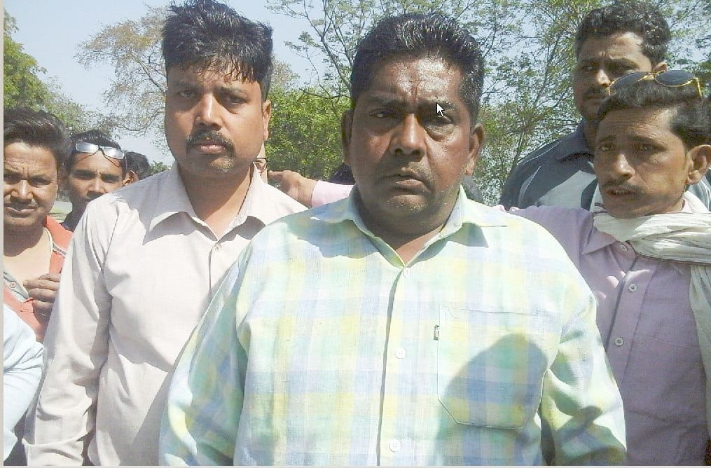 Gardener Four lakh rupees looted