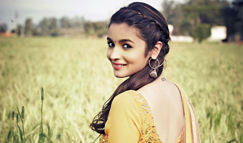 Alia Bhatt Loses Her Wig While Performing At Zee Cine Awards