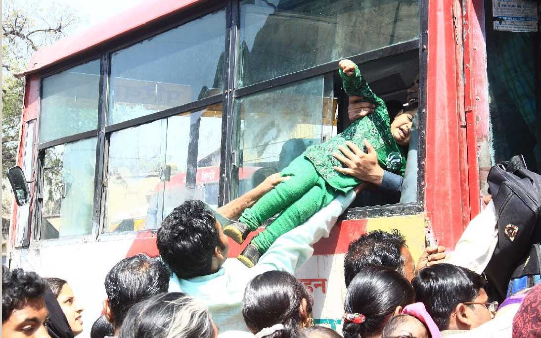 Passengers' commotion if buses do not meet