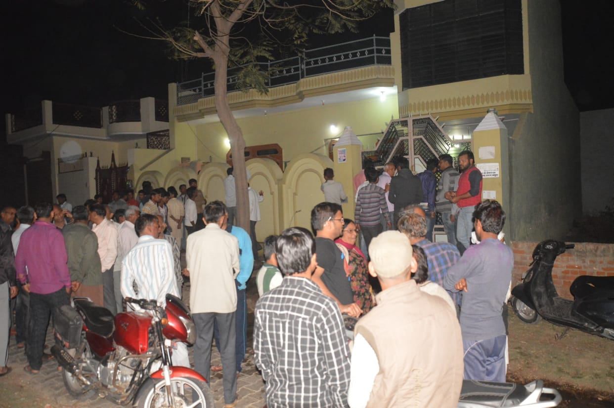 dacoity in mathura, one dacoit was killed