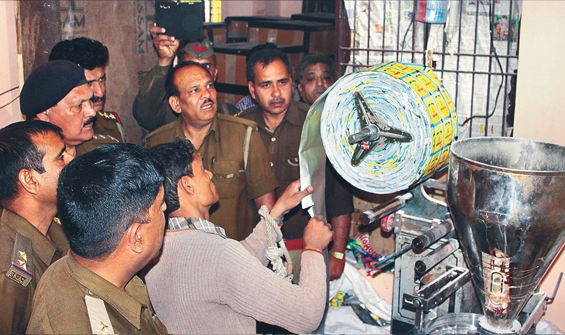 Fake pan masala in the wrapper company of the well known company