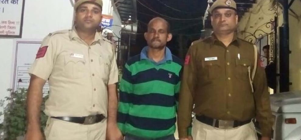 man brutally murders wife and wraps her dead body in bag and throws outside home