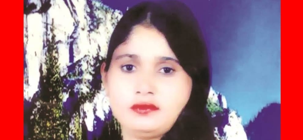 man brutally murders wife and wraps her dead body in bag and throws outside home