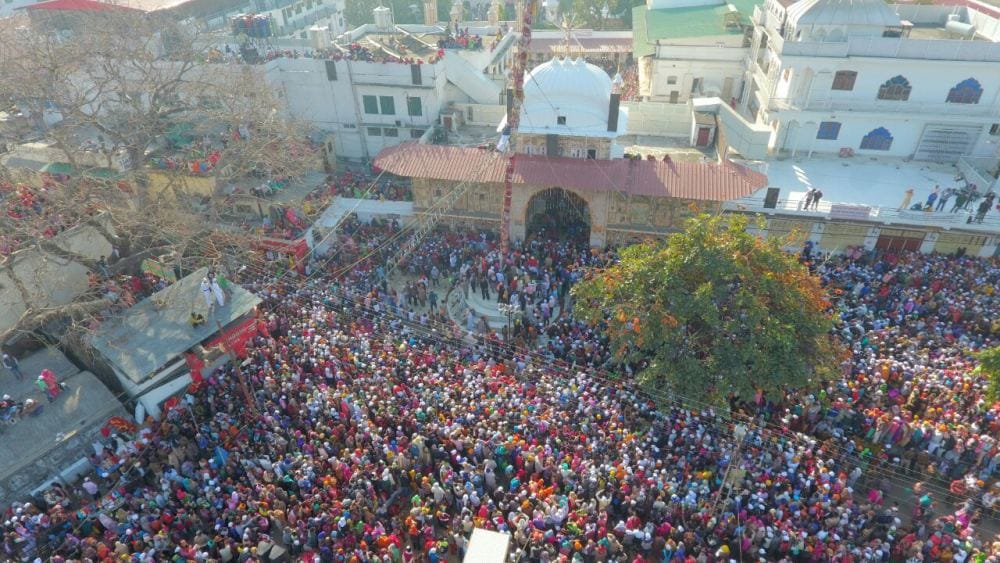 Foreigners comes in darbar sahib and Booked for next 100 years
