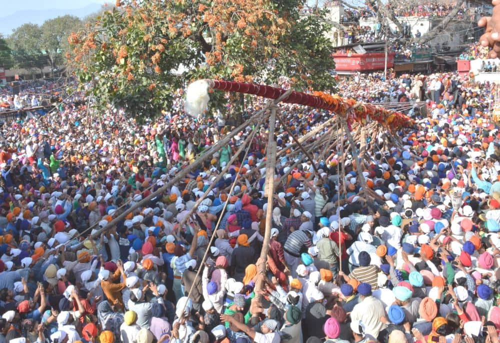 Foreigners comes in darbar sahib and Booked for next 100 years