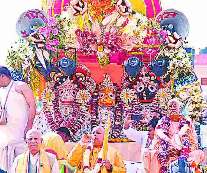 krishna devotee dance on foreign rock band 