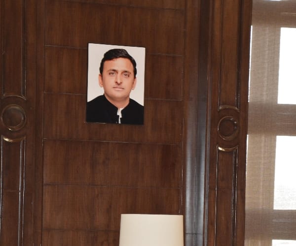  BJP leaders vigit Lokbhawan before chief minister's name declaration.