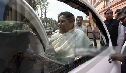mayawati taking decisions on the drivers orders