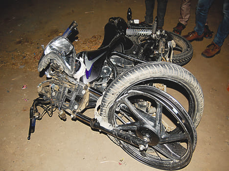 Bike rider dies of truck collision in auraiya