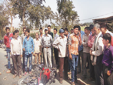 Bike rider dies of truck collision, injures one