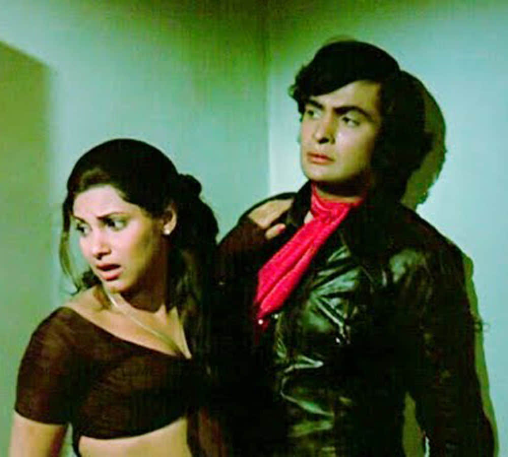 dimple kapadia wardrobe malfunction in film sagar