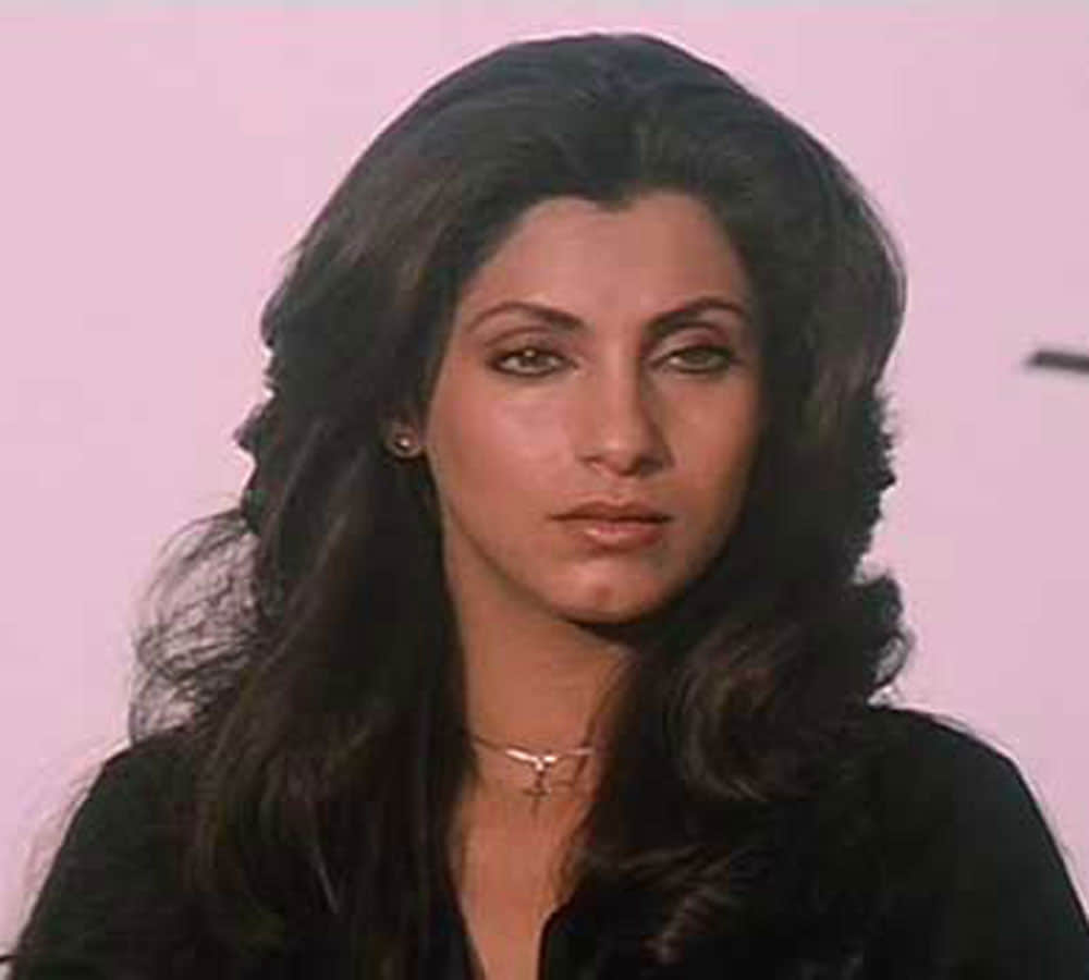 dimple kapadia wardrobe malfunction in film sagar