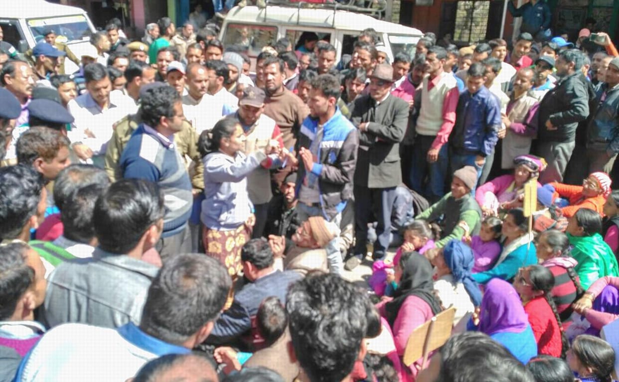 Villagers Jam Gangotri Highway ..
