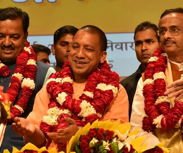  yogi adityanath talks to media.