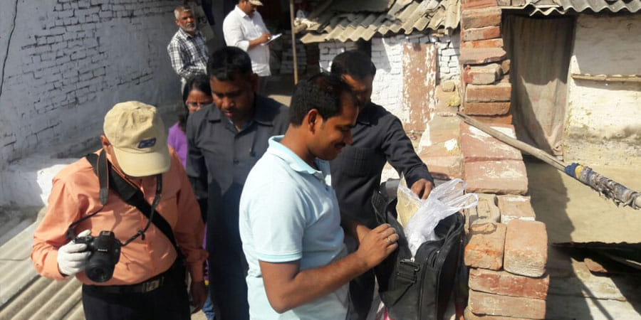 2 blasts near agra railway station