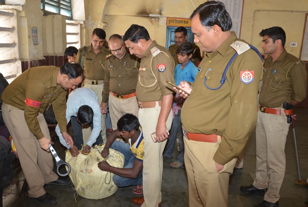 UP police is alert for madhya pradesh assembly election