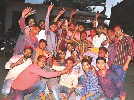 bjp celebrates holi and diwali
