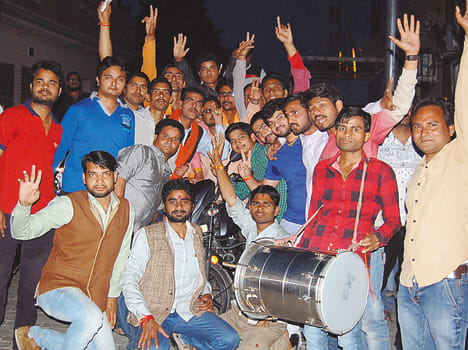 bjp celebrates holi and diwali