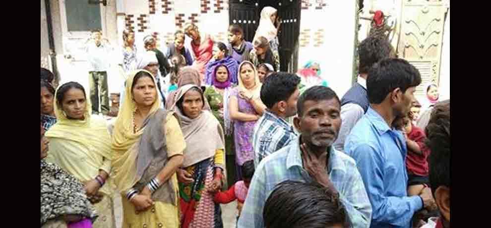 one sided lover slits woman throat with blade in ghaziabad