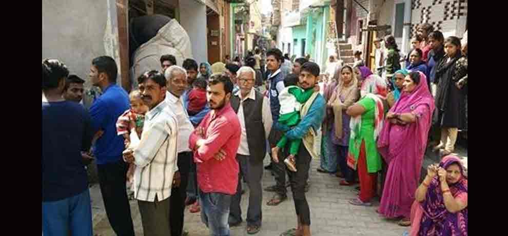 one sided lover slits woman throat with blade in ghaziabad