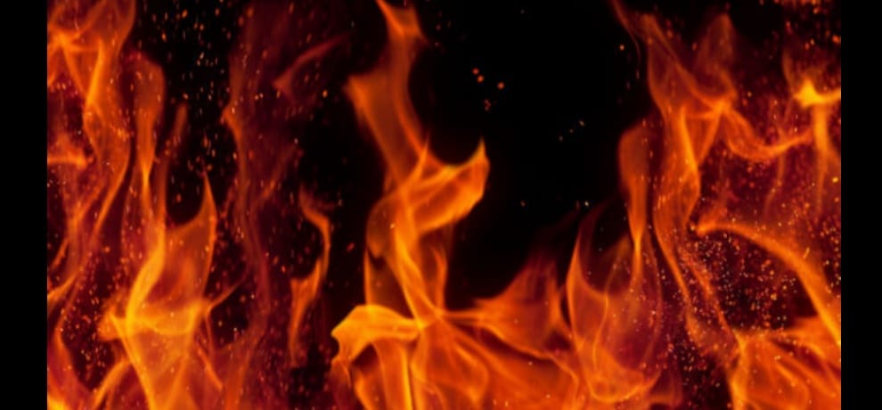 Man burn class tenth girl with Kerosene oil at bhadohi