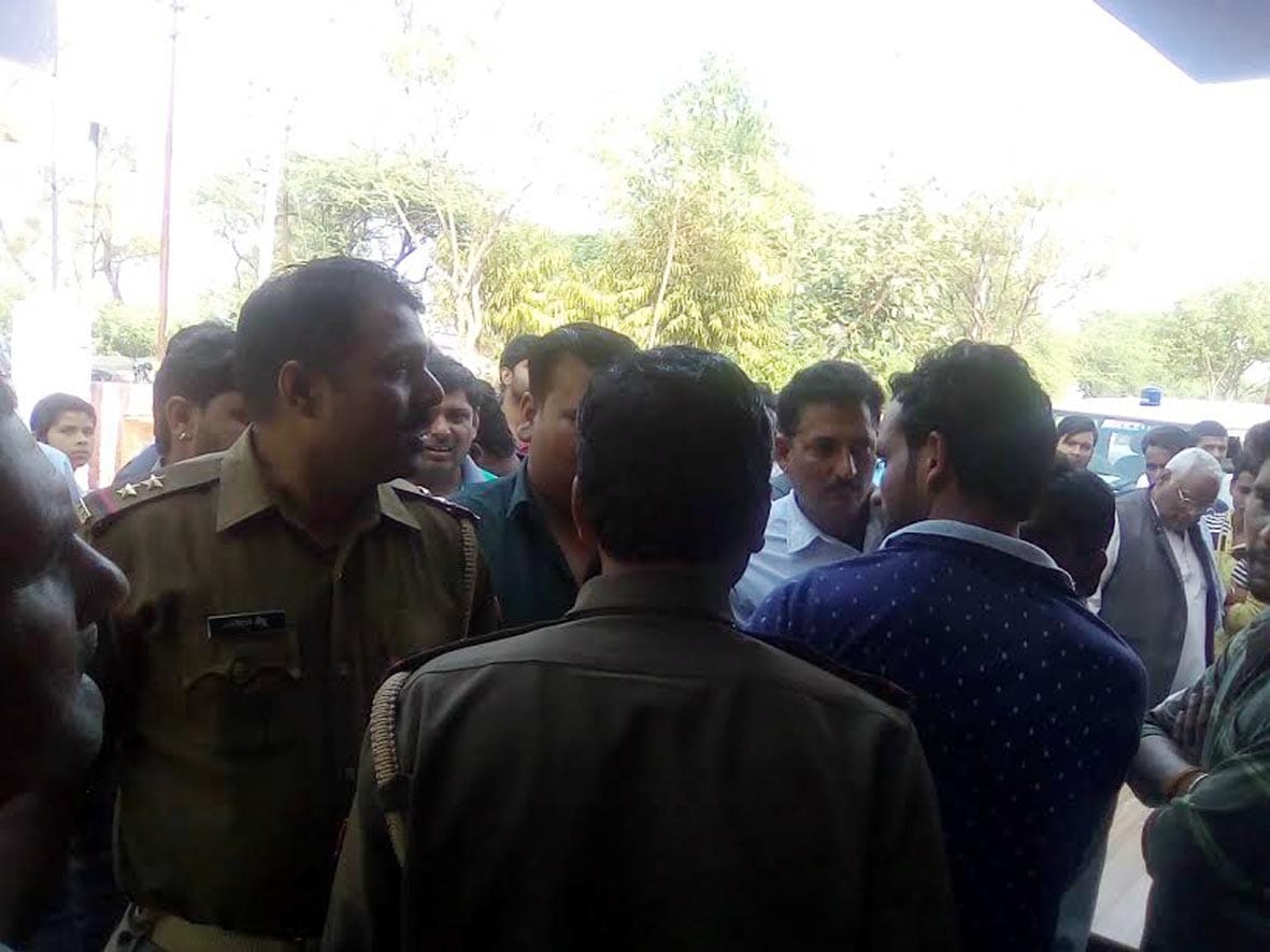 Demolition, commotion in the bank for refusing to give cash