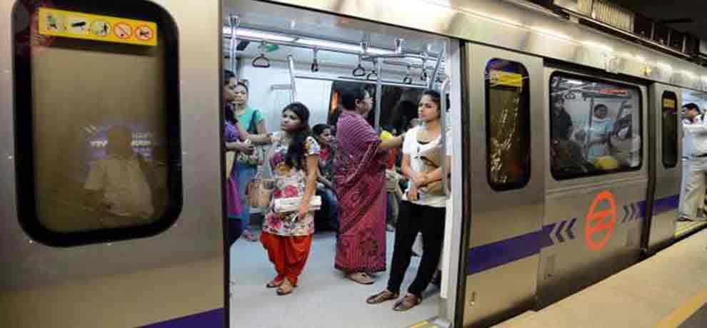 dmrc likely to give facility to buy delhi metro token from debit-credit card