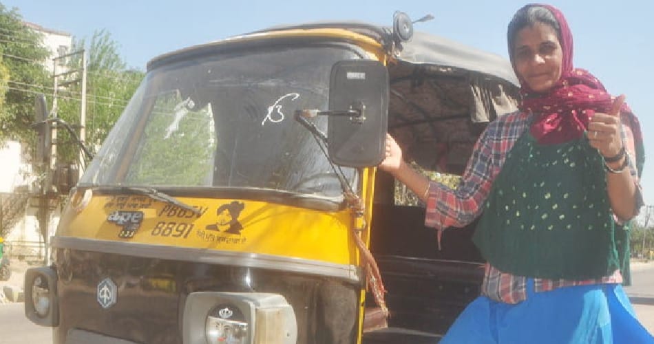 mohali female auto rickshaw driver baljinder kaur became famous in india, amazing story