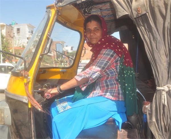mohali female auto rickshaw driver baljinder kaur became famous in india, amazing story