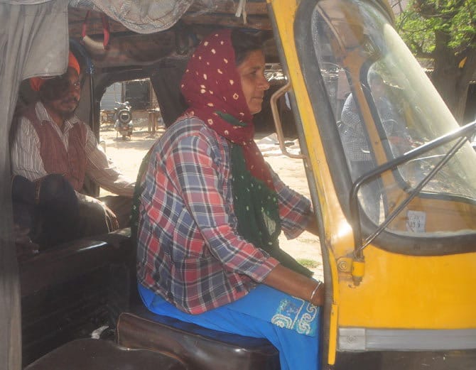 mohali female auto rickshaw driver baljinder kaur became famous in india, amazing story