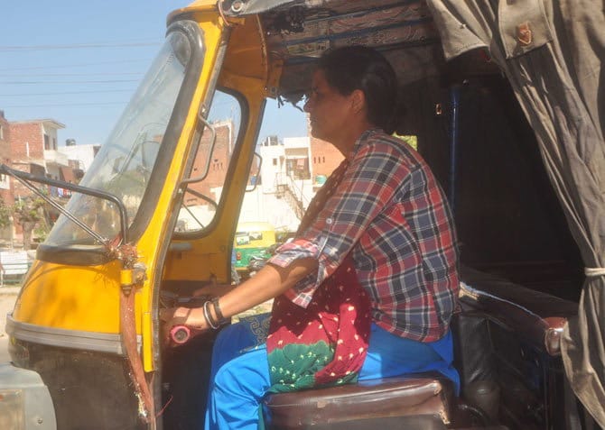 mohali female auto rickshaw driver baljinder kaur became famous in india, amazing story