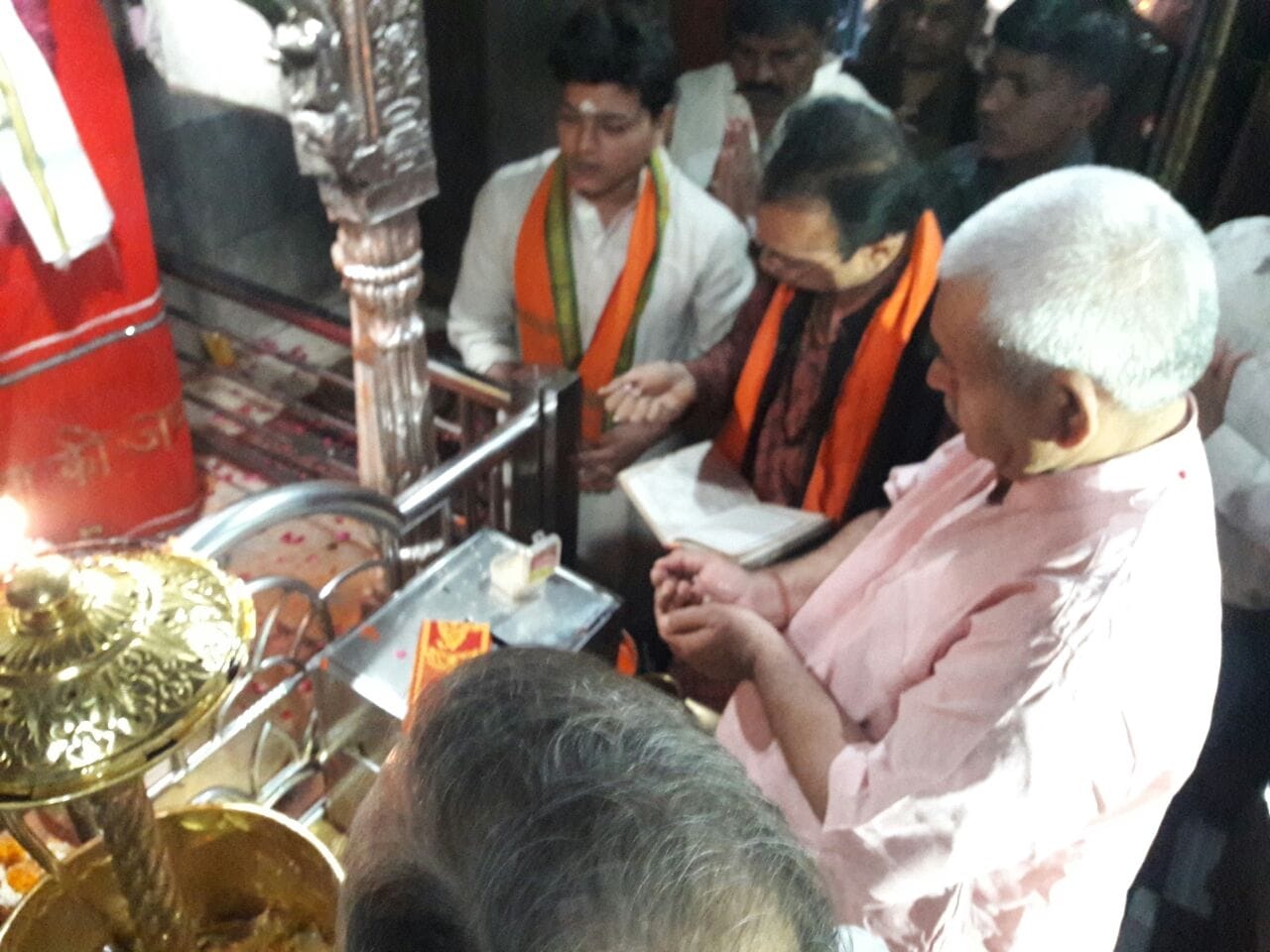  Manoj Sinha blesses Baba Viswanatha in Amrit Yoga