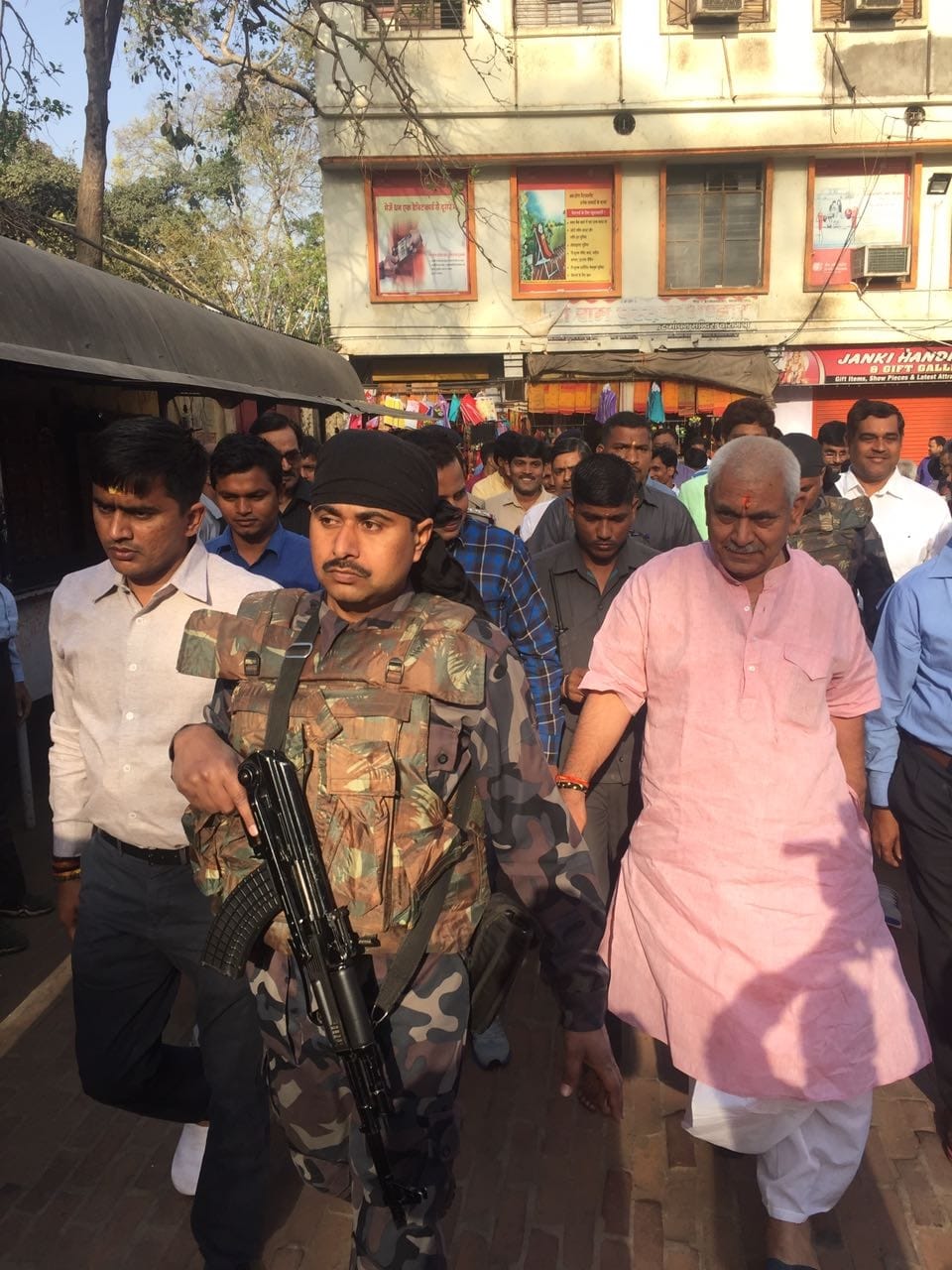 Manoj Sinha blesses Baba Viswanatha in Amrit Yoga
