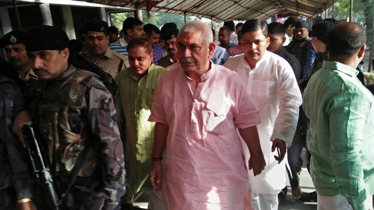  Manoj Sinha blesses Baba Viswanatha in Amrit Yoga