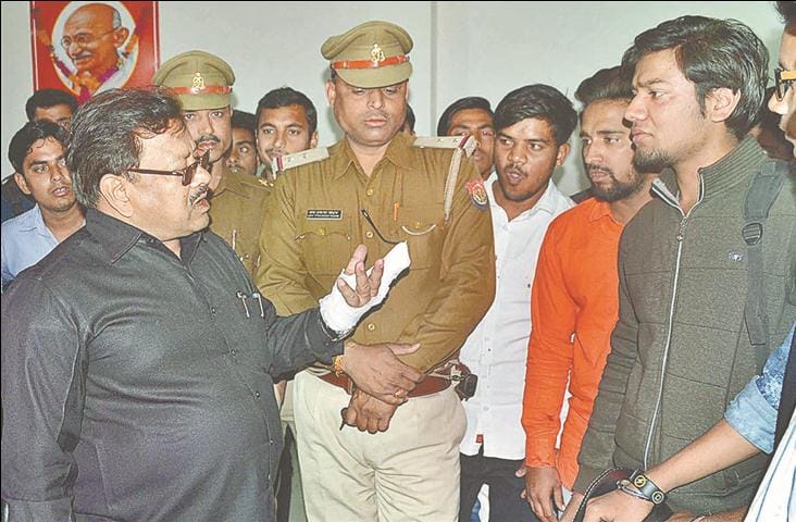 Proctor's palm breaks in students' beat