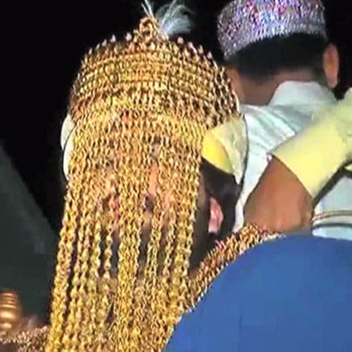 Viral Video: Pakistani Groom Entered His Wedding On A Caged Lion