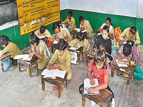  1 lac student gives hindi exam