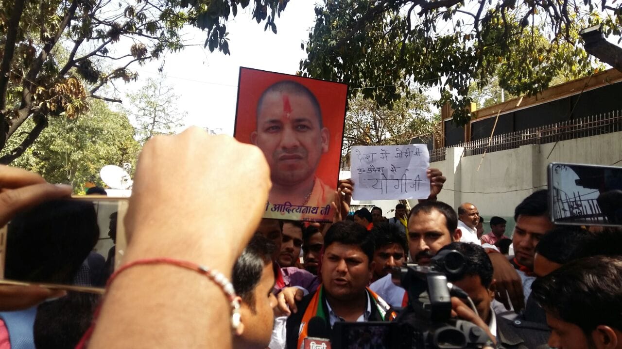  keshav maurya and yogi aditya nath supporters face to face