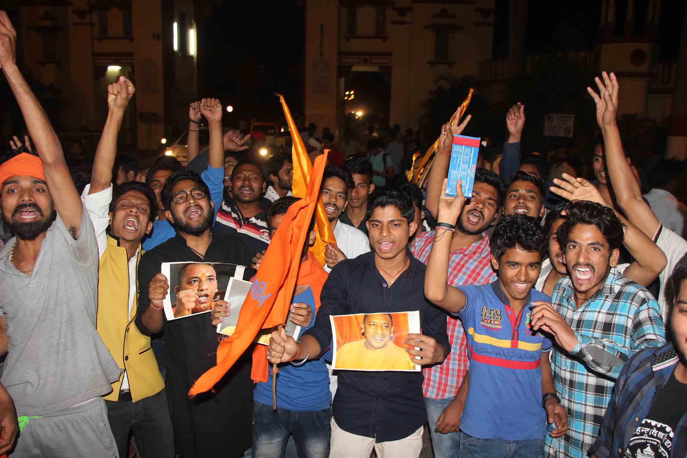 Yogi Adityanath will become chief minister, Vijay procession in the state, see photos
