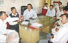afsaron ko bandhak banaya