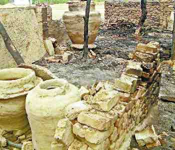 Six houses burnt by fire