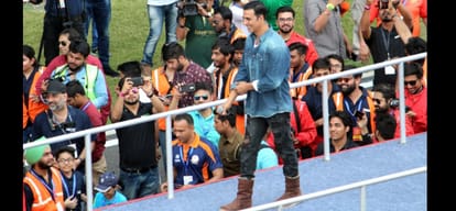 BIC: Akshay Kumar climbed to truck