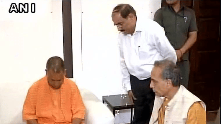 yogi aditya nath takes charge of cm